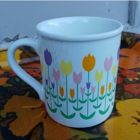 SALE - VINTAGE COFFEE MUG 1986 TULIPS - Picture 2 of 4